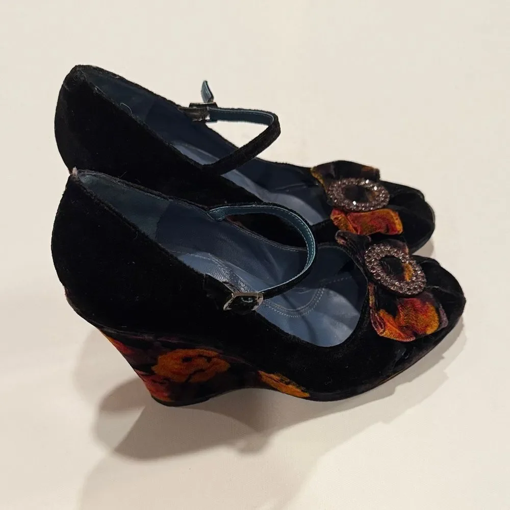 Via Spiga Black and Brown Heels with Bow Accent